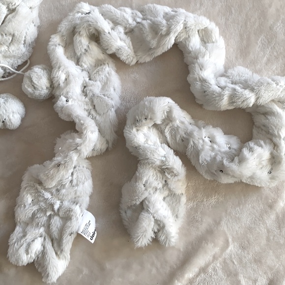 Claire’s Plush Faux Fur Aviator Style Hat and Scarf Set - Picture 5 of 8